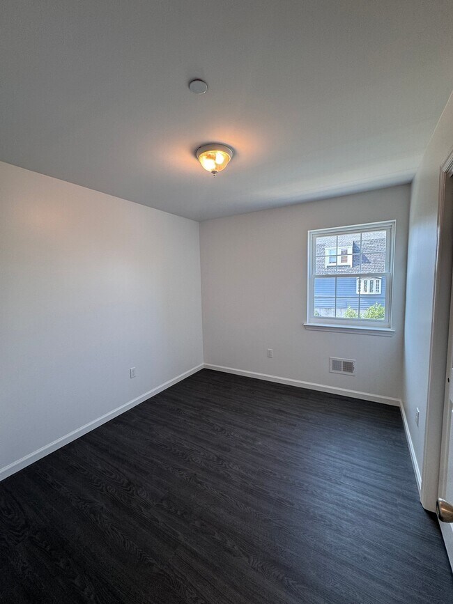 Building Photo - 3-42 B 46 St