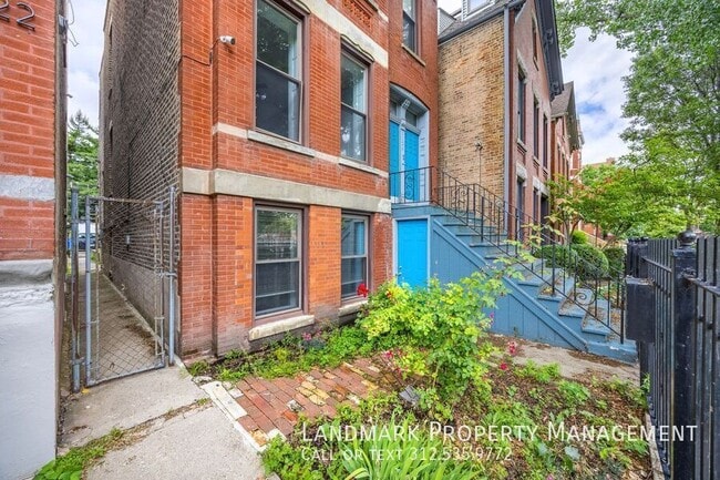 Building Photo - 1124 N Wolcott Ave
