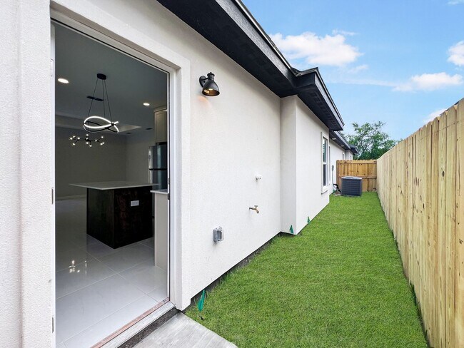 Building Photo - Brand New! Don't Miss Out Call today!