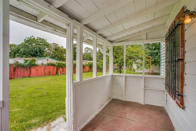 Building Photo - 7119 Farnsworth St
