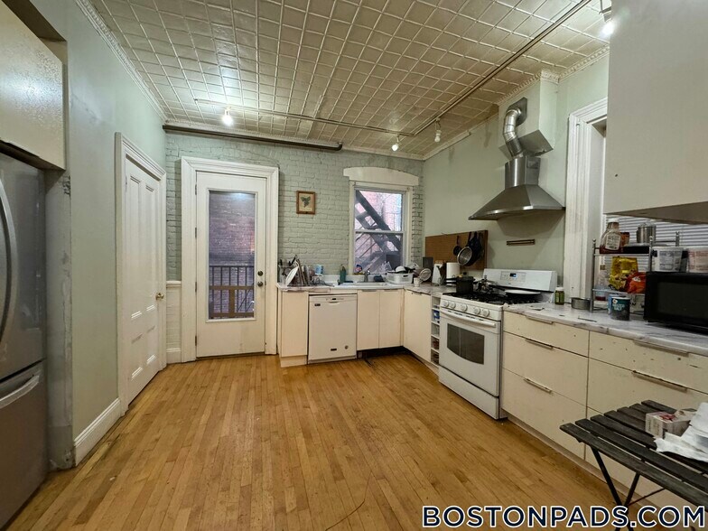 Primary Photo - 3 Highland St