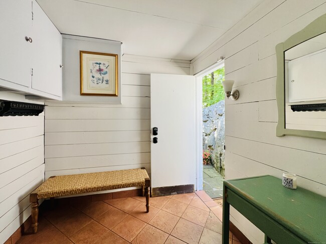 Building Photo - 301 Haviland Rd