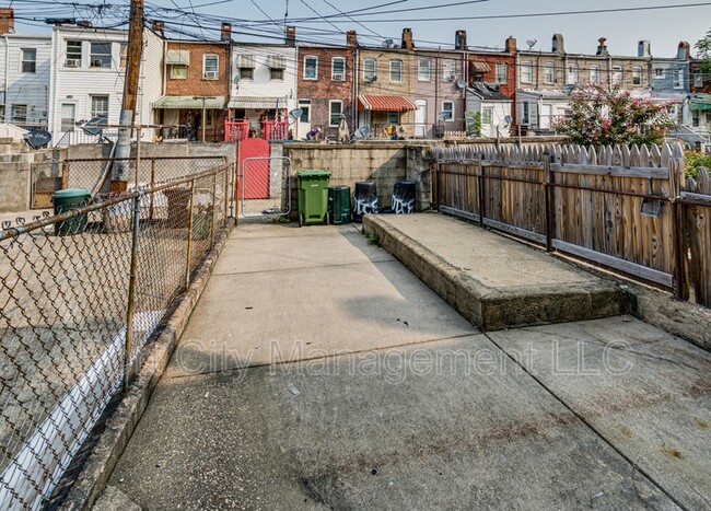 Building Photo - 3210 E Fairmount Ave