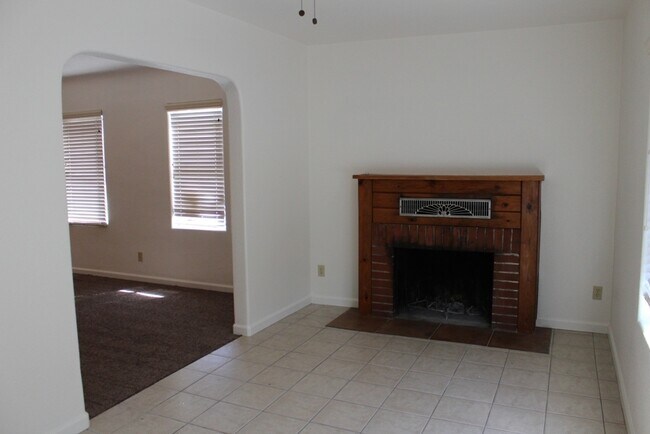 Building Photo - South Ave Turlock