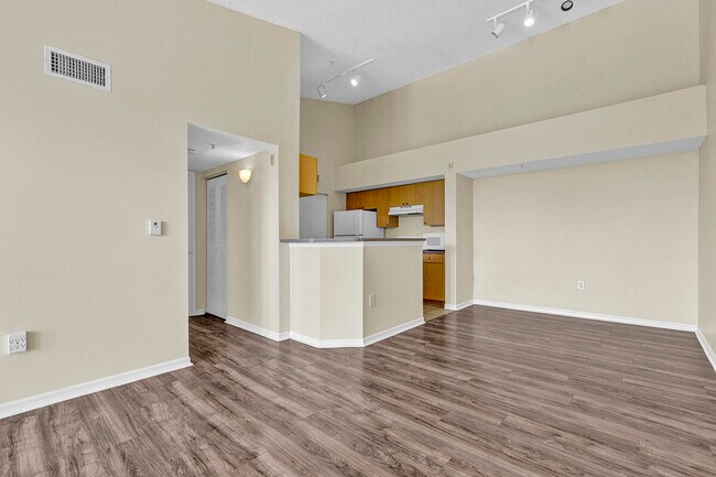 Building Photo - 521 Villa Cir