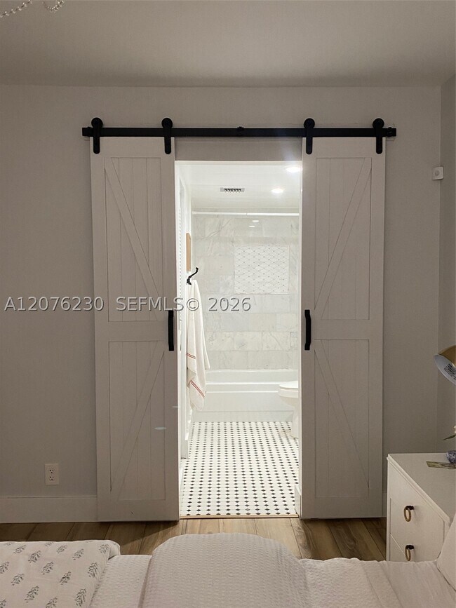 Building Photo - 9420 Poinciana Pl