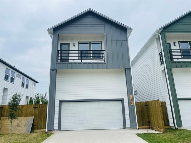Building Photo - 12252 Kirkgard Dr