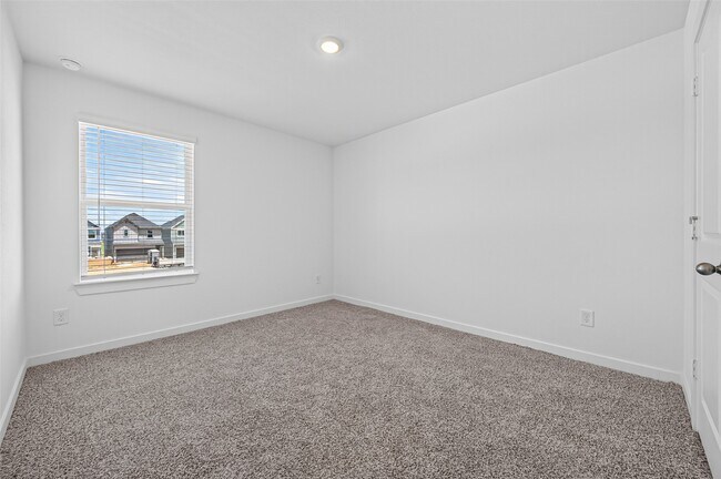 Building Photo - 3511 Goldfinch Wds Dr