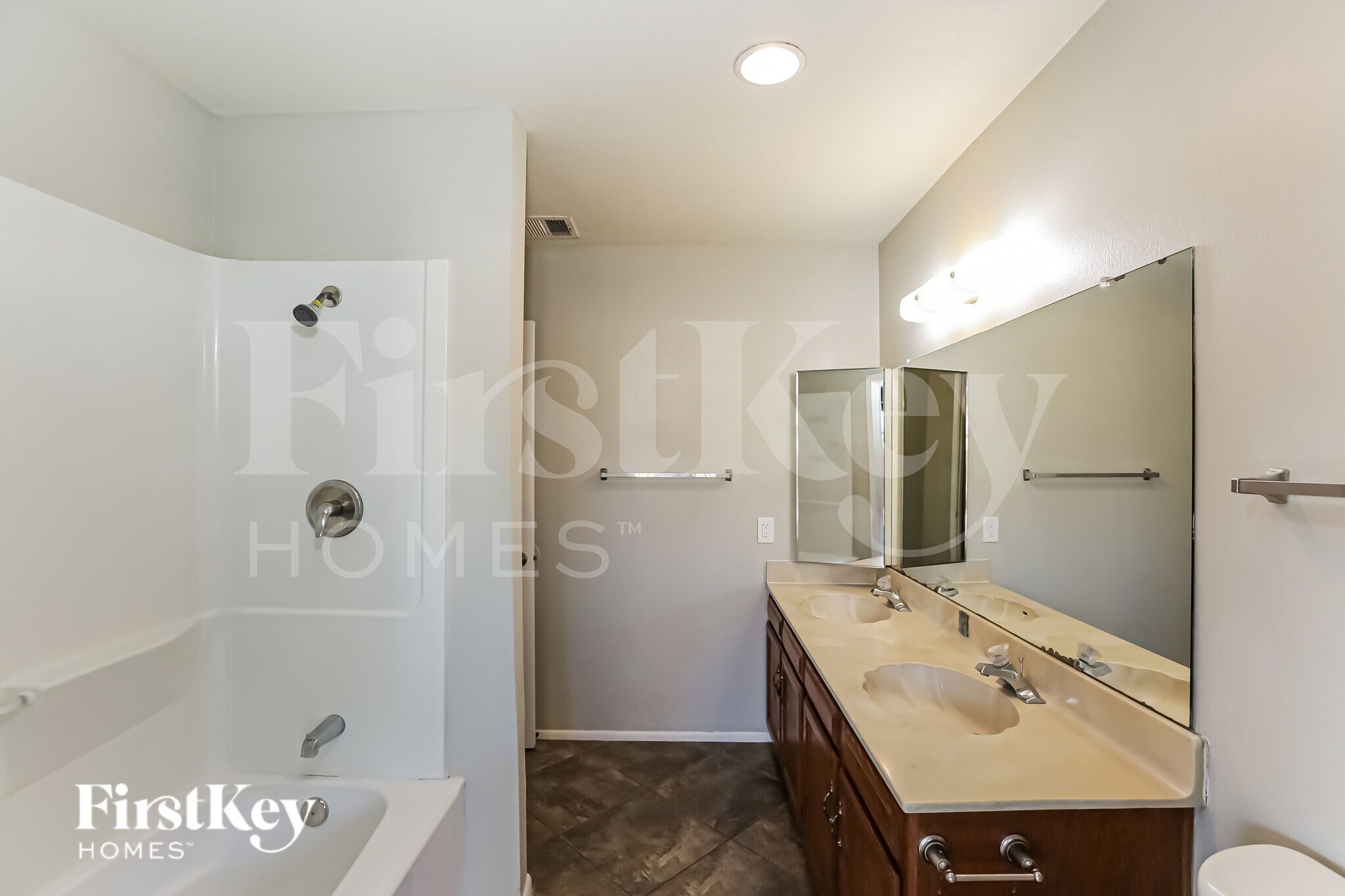Building Photo - 4656 W Townley Ave