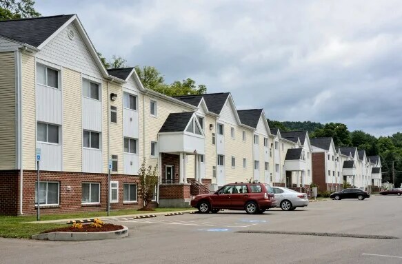 Building Photo - 150 N Main St