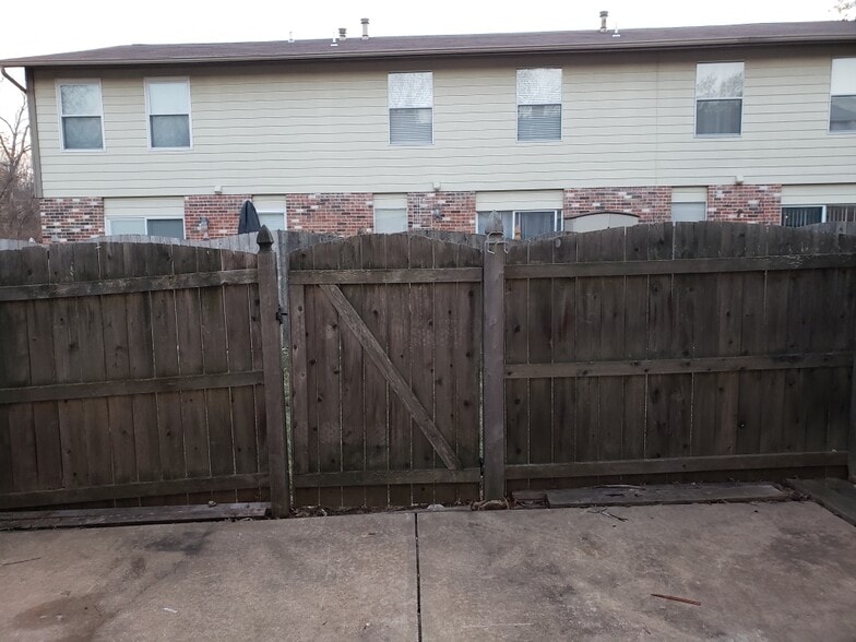 Back Patio - 27 Park Charles Boulevard South