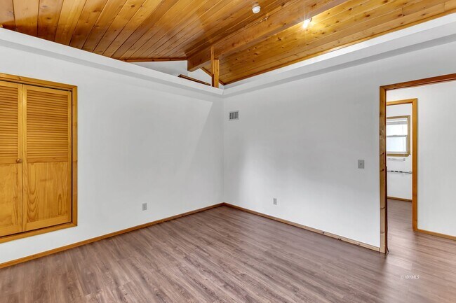 Building Photo - Mountain Lodge Home 1 Mile Away from the C...