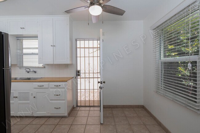 Building Photo - *OPEN HOUSE: 8/30 10-11AM* Cottage in Paci...