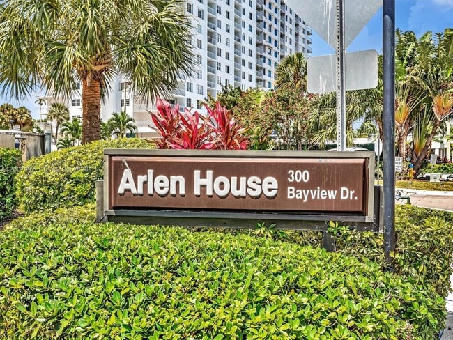 Building Photo - 300 Bayview Dr