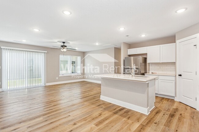 Building Photo - 4514-4514 N Sandplum St