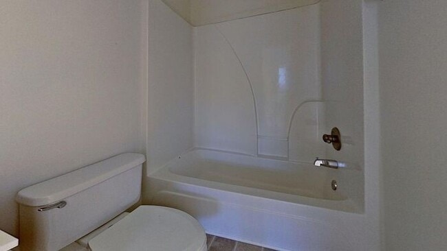 Building Photo - 3 bed / 2.5 bath - Move-in today!