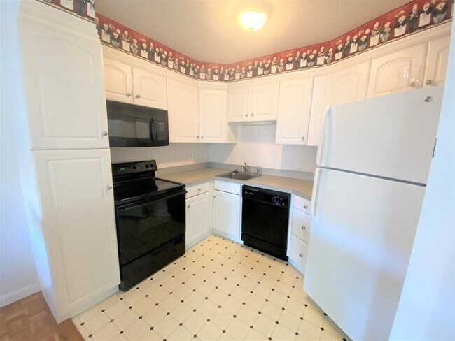 Building Photo - 300 Lynn Shore Dr