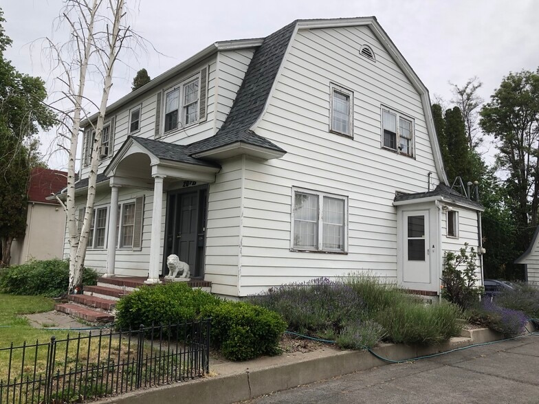 Outside Side view - 207 S 16th Ave