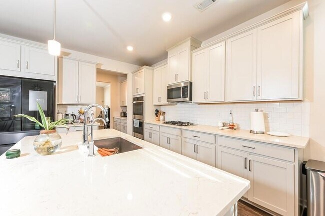 Building Photo - 4245 Grandview Pointe Wy