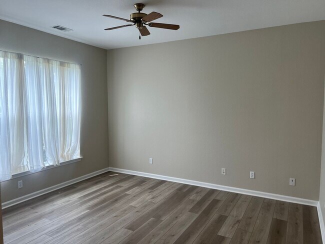 Building Photo - Lovely 3BR Ranch-Style Home in Sun City! M...