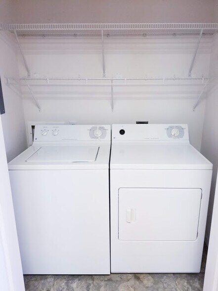 Building Photo - 1230 Murray St NE #5