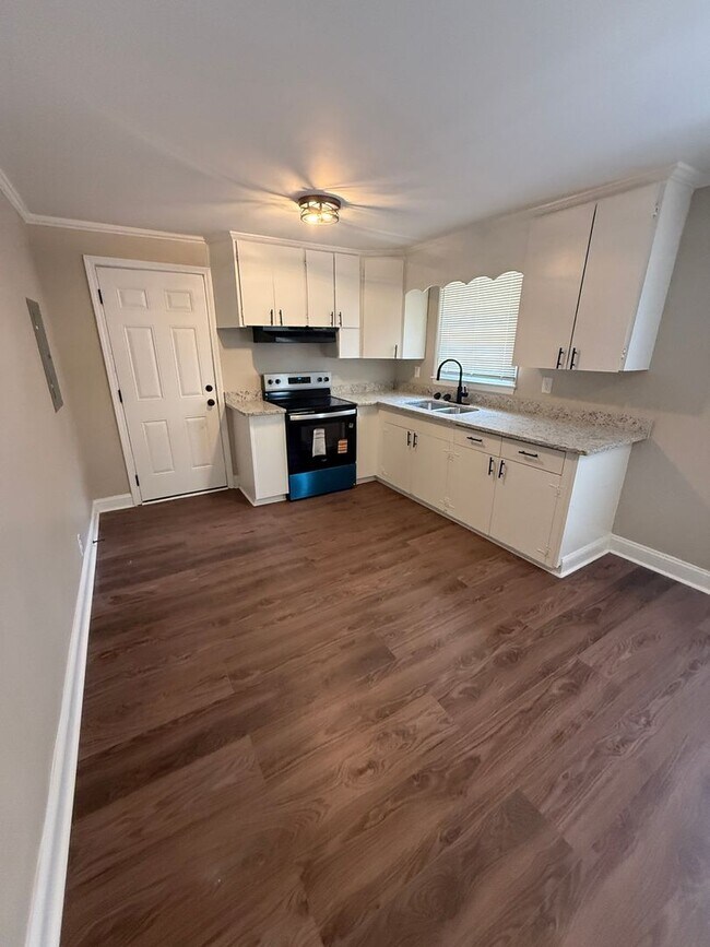 Building Photo - New on Newberg