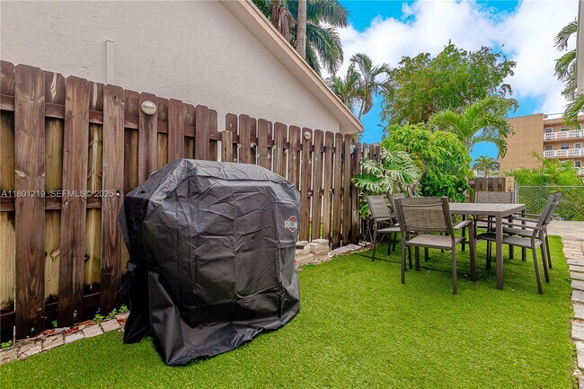 Building Photo - 216 SE 9th St