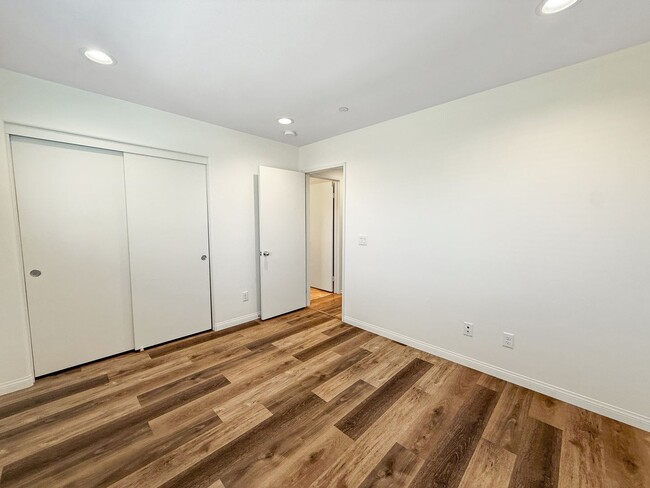 Building Photo - Beautiful 3B/2.5BA Home w/ Turf Backyard!