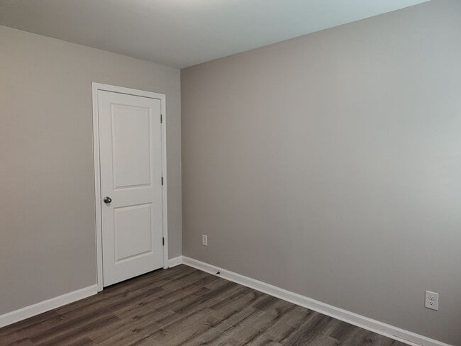 Building Photo - Beautiful Townhome in Berkshire!