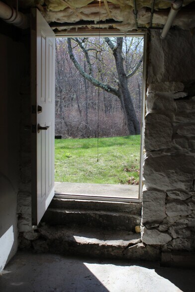 Building Photo - 43B Sherman Ave