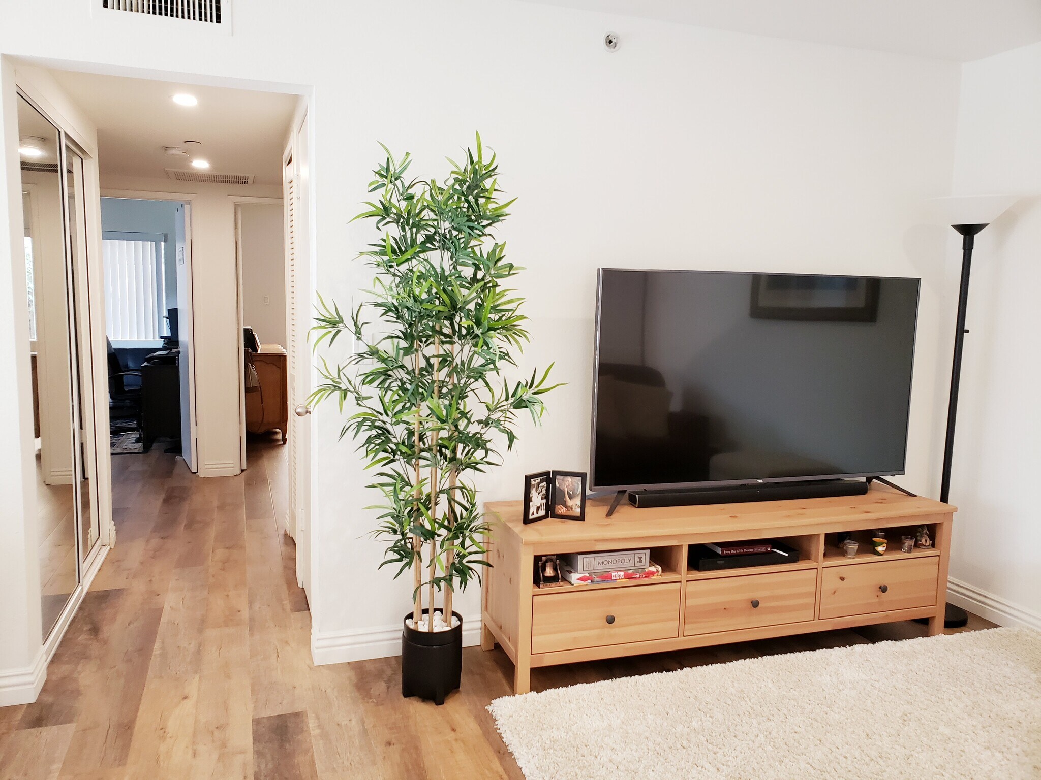 Building Photo - 557 W Stocker St