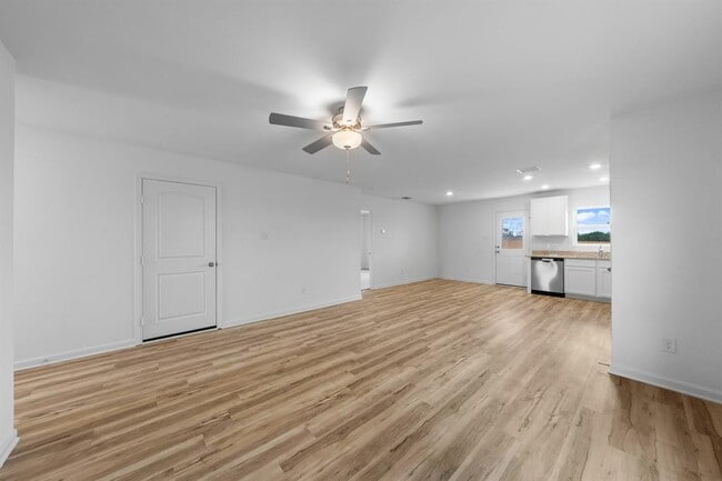 Building Photo - 308 Low Pasture Trl
