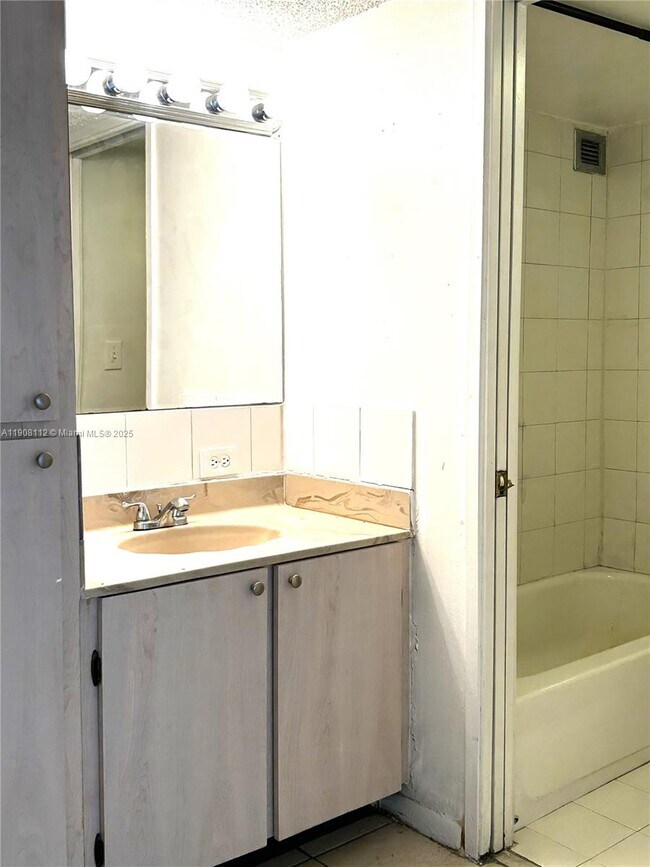 Building Photo - 16909 N Bay Rd