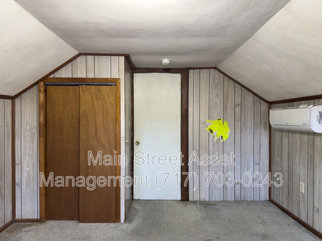 Building Photo - 735 Yellow Hill Rd