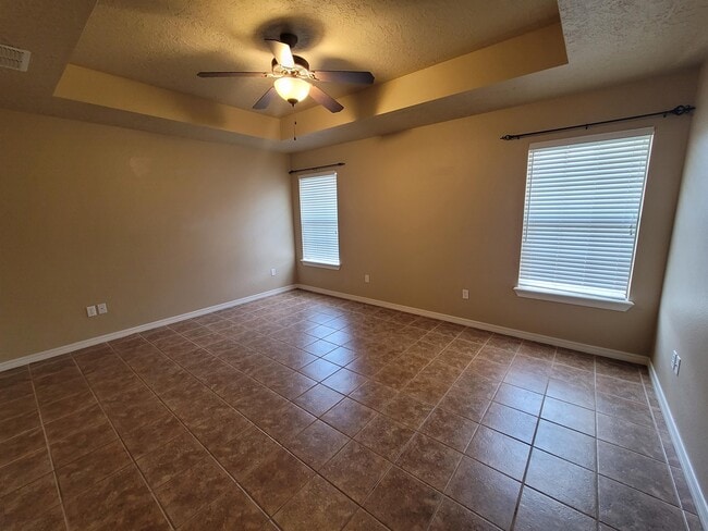 Building Photo - 4520 Sandstone Dr