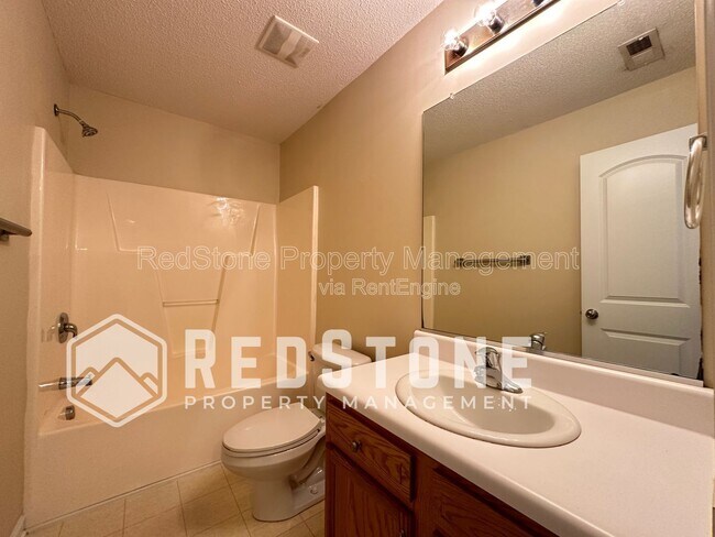 Building Photo - 610 Thistle Dr