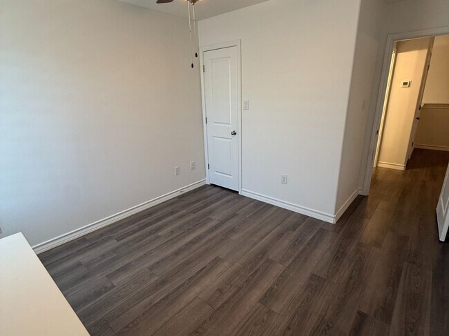 Building Photo - 9916 Kaspar Dr