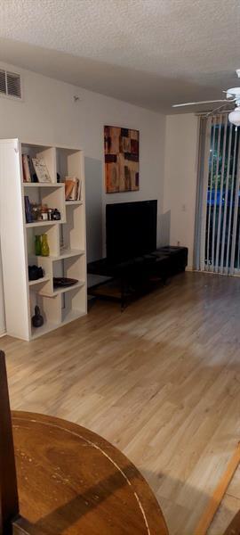 Building Photo - 903 Villa Cir