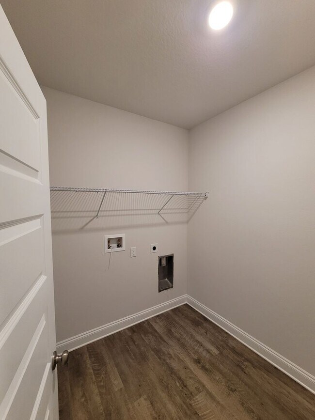 Building Photo - Bridge Harbor!  4 bedroom 2 bath home with...