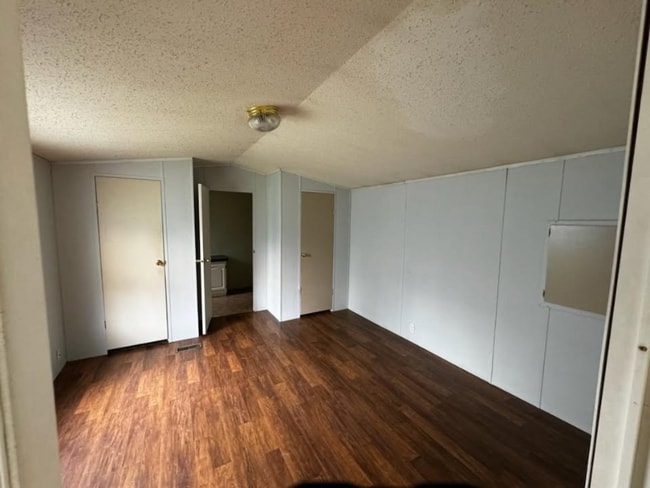 Building Photo - 96 Maple Ln