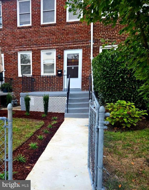 Building Photo - 1222 Oronoco St