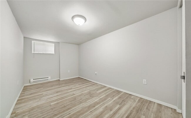 Building Photo - 112 E 40th St