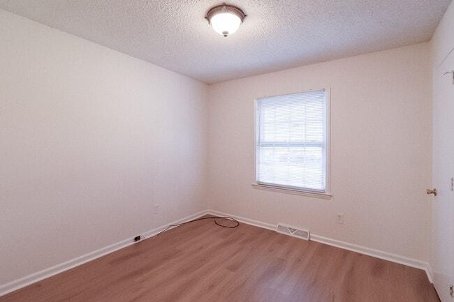 Building Photo - Well maintained ranch home in Charlotte!