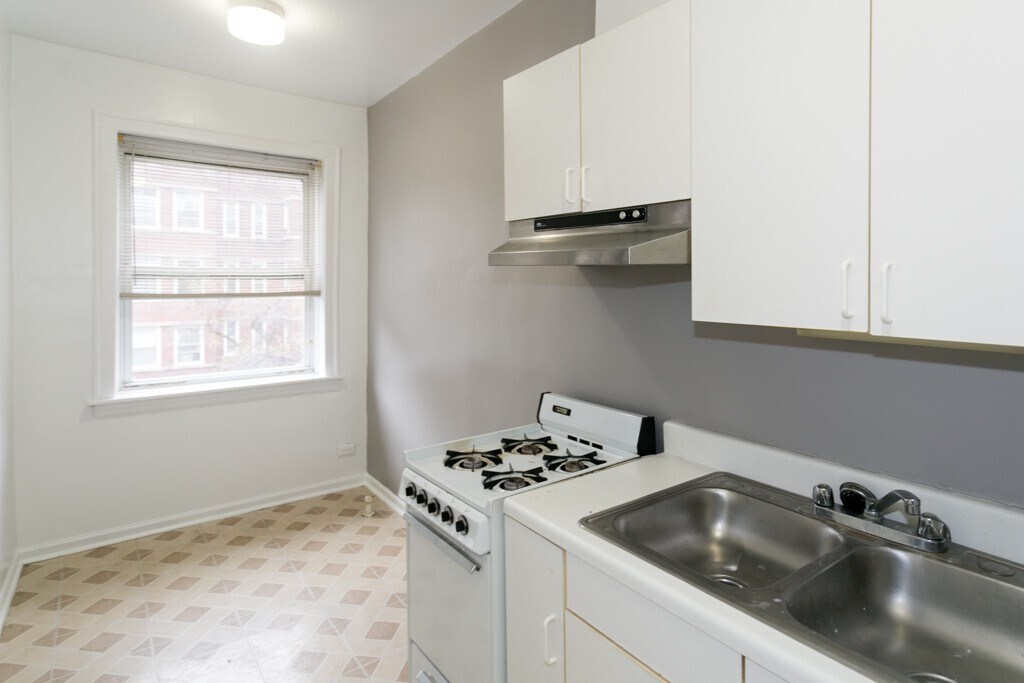Building Photo - 5516 N Kenmore Ave