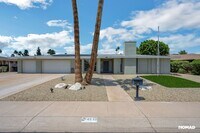 Building Photo - Spacious 5BR House in Glendale