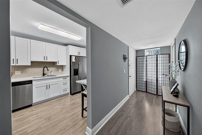 Building Photo - 412 Lakeview Dr