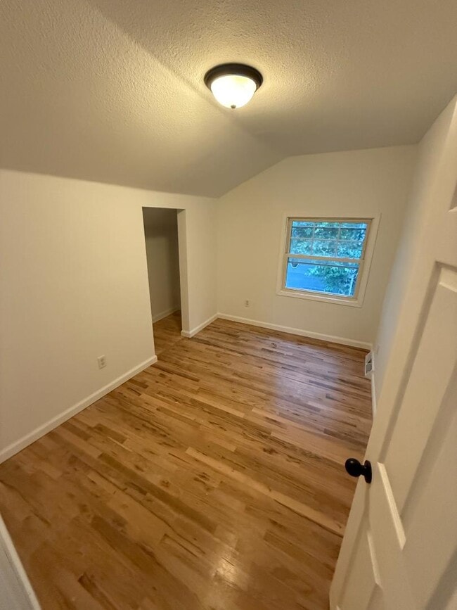 Building Photo - 2057 Maple Ave