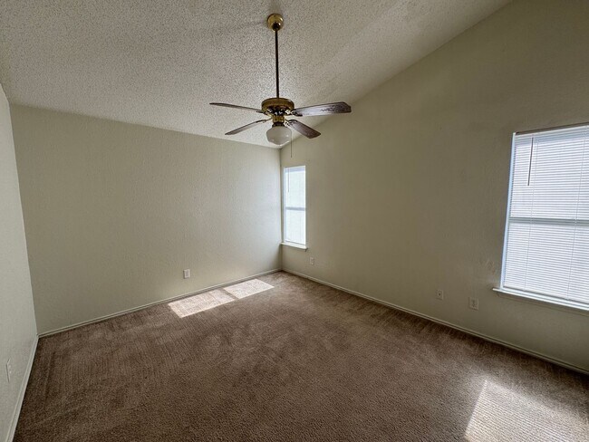 Building Photo - 2505 Windmill Dr