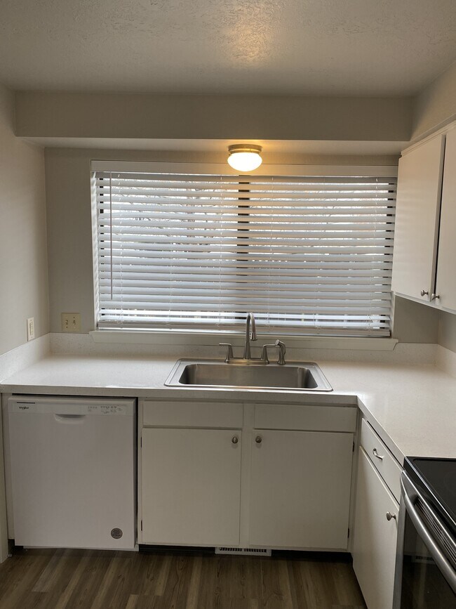 Building Photo - 1510 Storey St