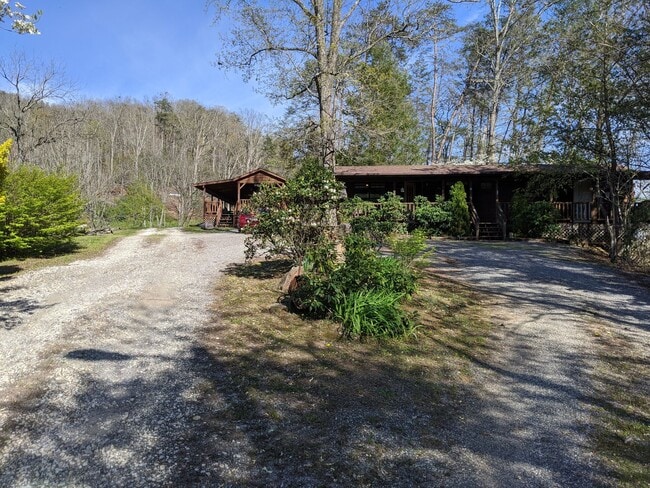 Building Photo - 2 Bed 1 Bath Cabin- All Utilities Included...